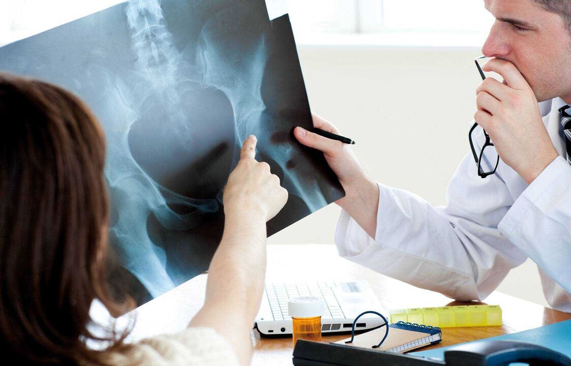 лекари, които правят рентгенова снимка за артроза на тазобедрената става