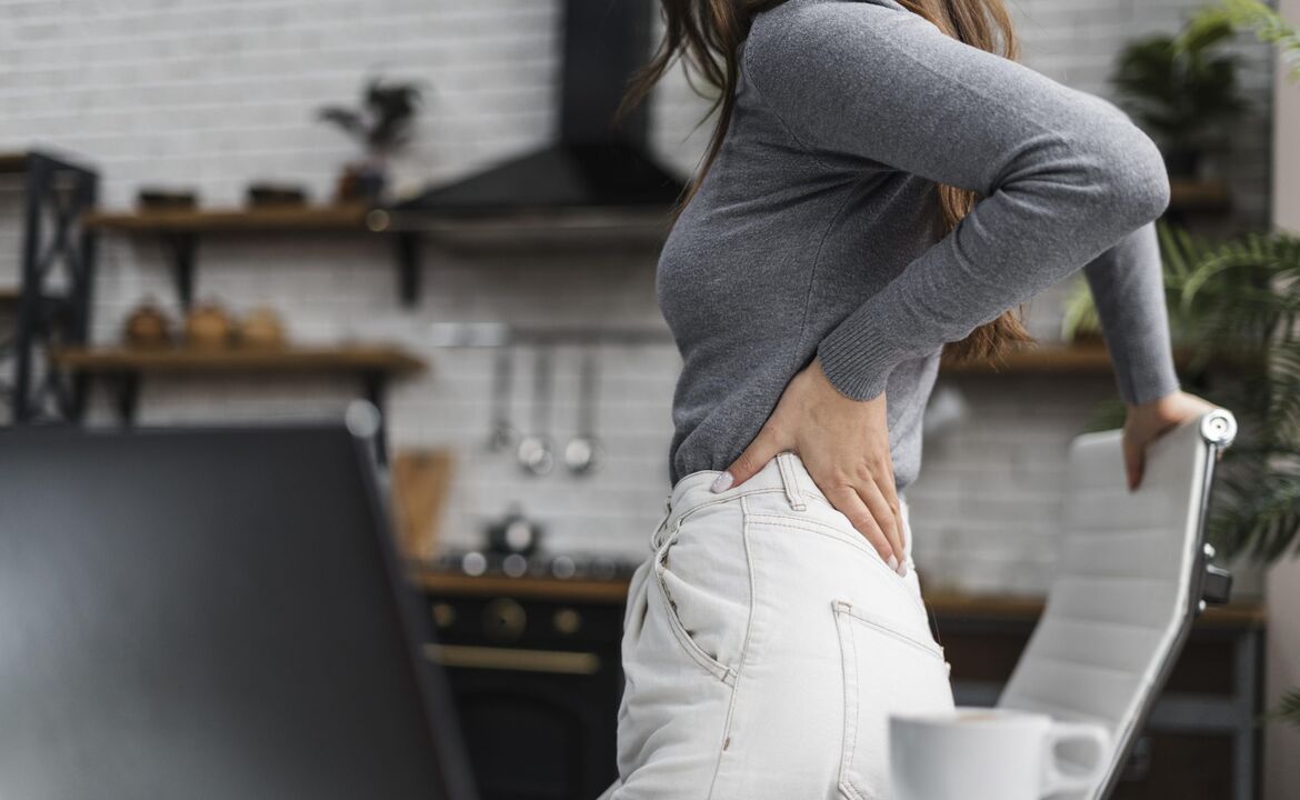 Болката в гърба в лумбалната област е често срещан симптом, придружаващ различни патологии. 