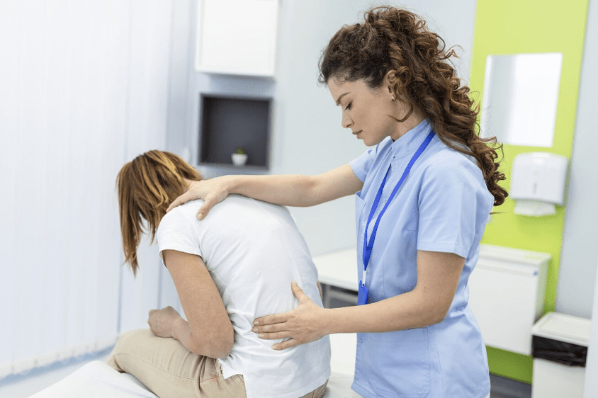 За да диагностицира болки в гърба в лумбалната област, Вашият лекар ще извърши физически преглед. 